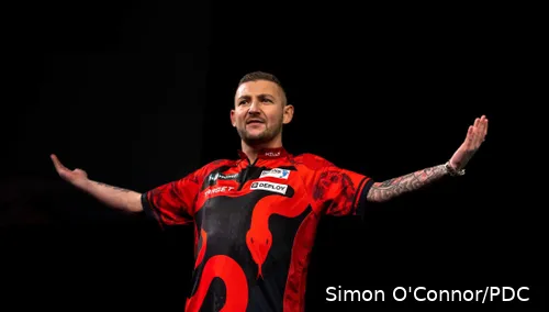 Nathan Aspinall treft in de kwartfinales Luke Littler