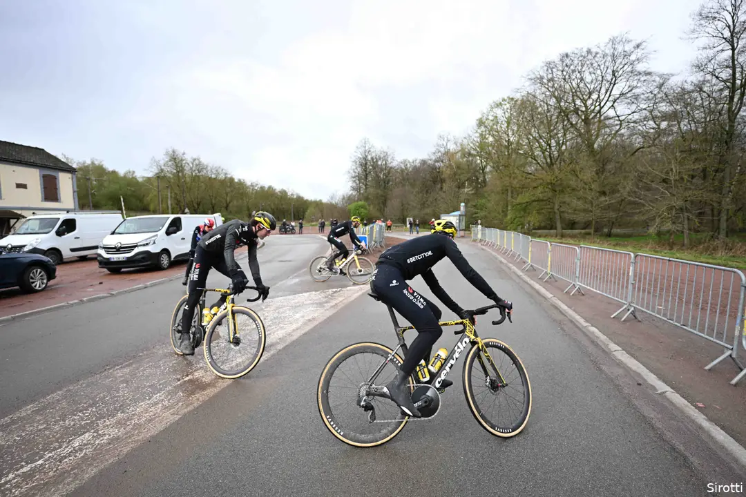 Visma | Lease a Bike testing out the chicane...