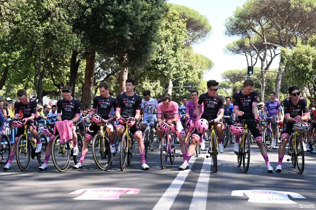 The Giro d'Italia held an impressive minute's silence for Daisy Gesink.