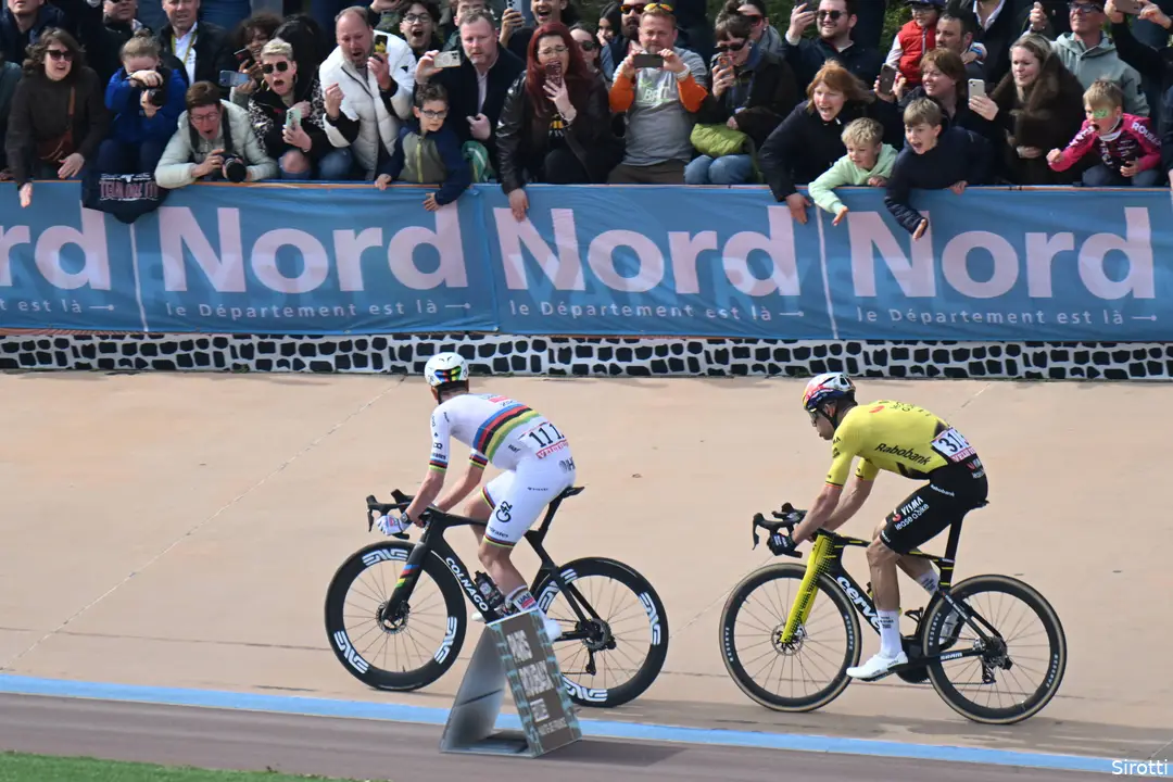 tadej-pogacar-wout-van-aert