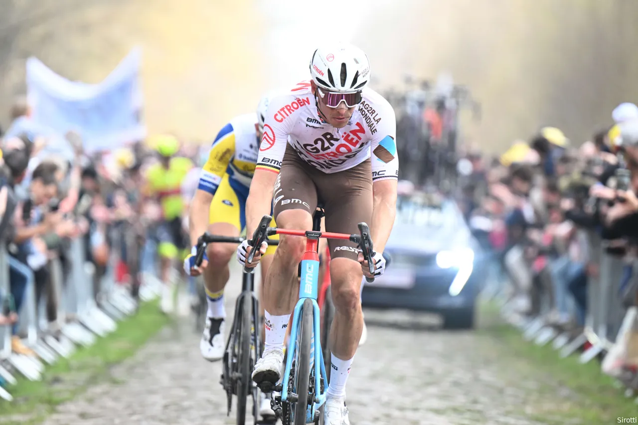 Naesen on the cobblestones of Roubaix