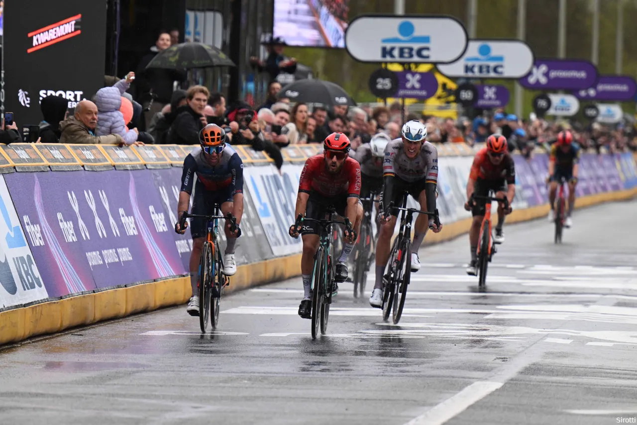 Mozzato's second place in a wet Tour of Flanders was a major stunt