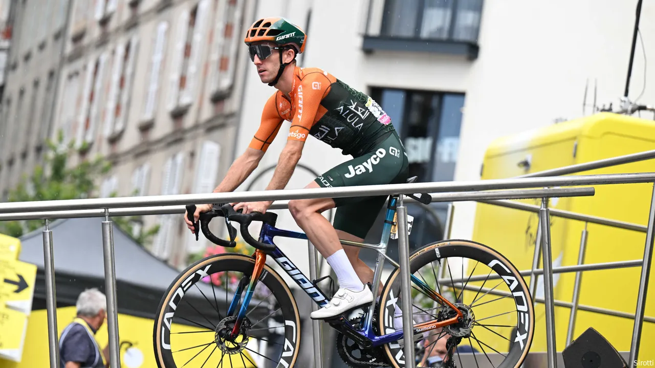 <i>Surely one of the biggest transfers of the year: Simon Yates to Visma | Lease a Bike</i>.