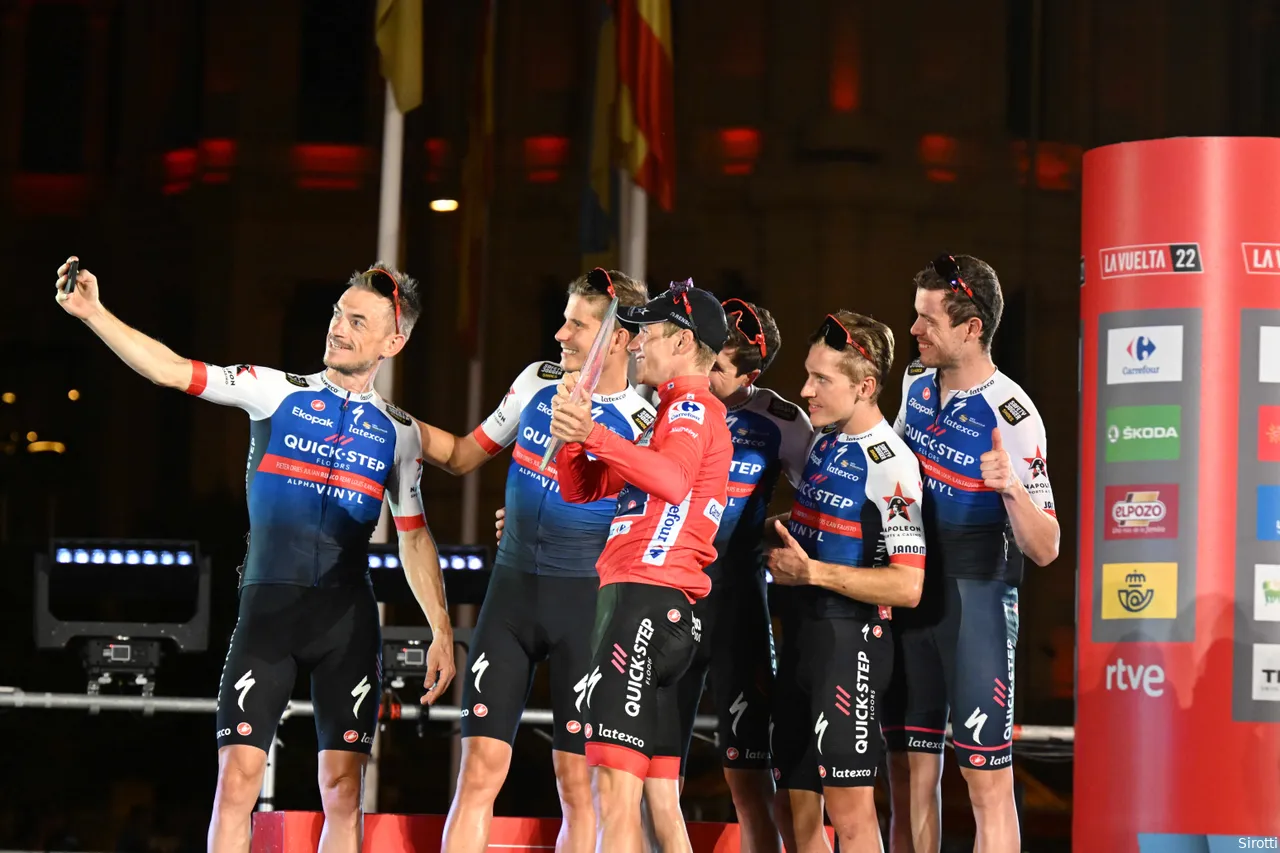 Van Wilder (second to the right) celebrates Evenepoel's Vuelta victory at the 2022 Vuelta