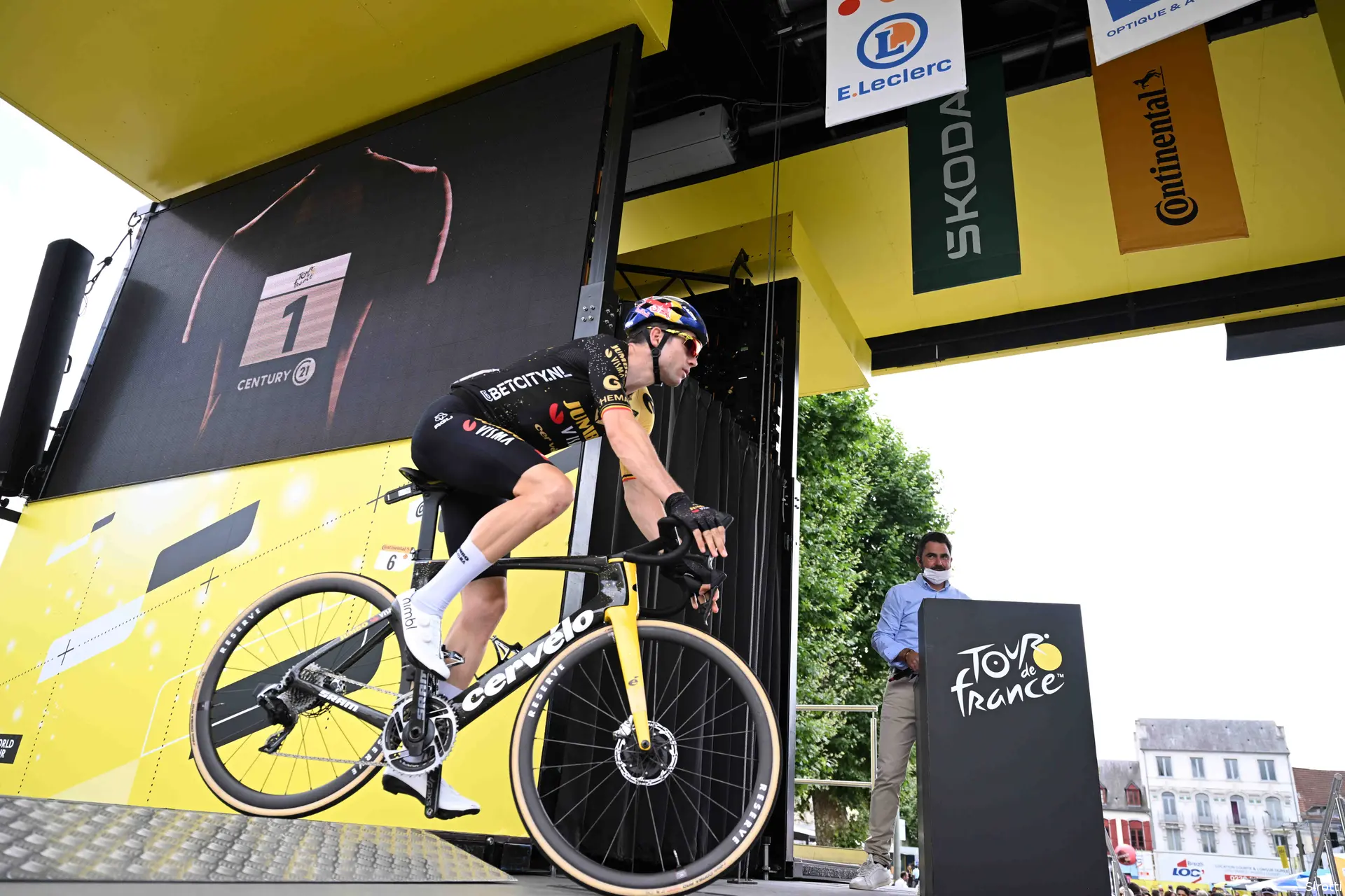 wout van aert 64a6ebde3091f