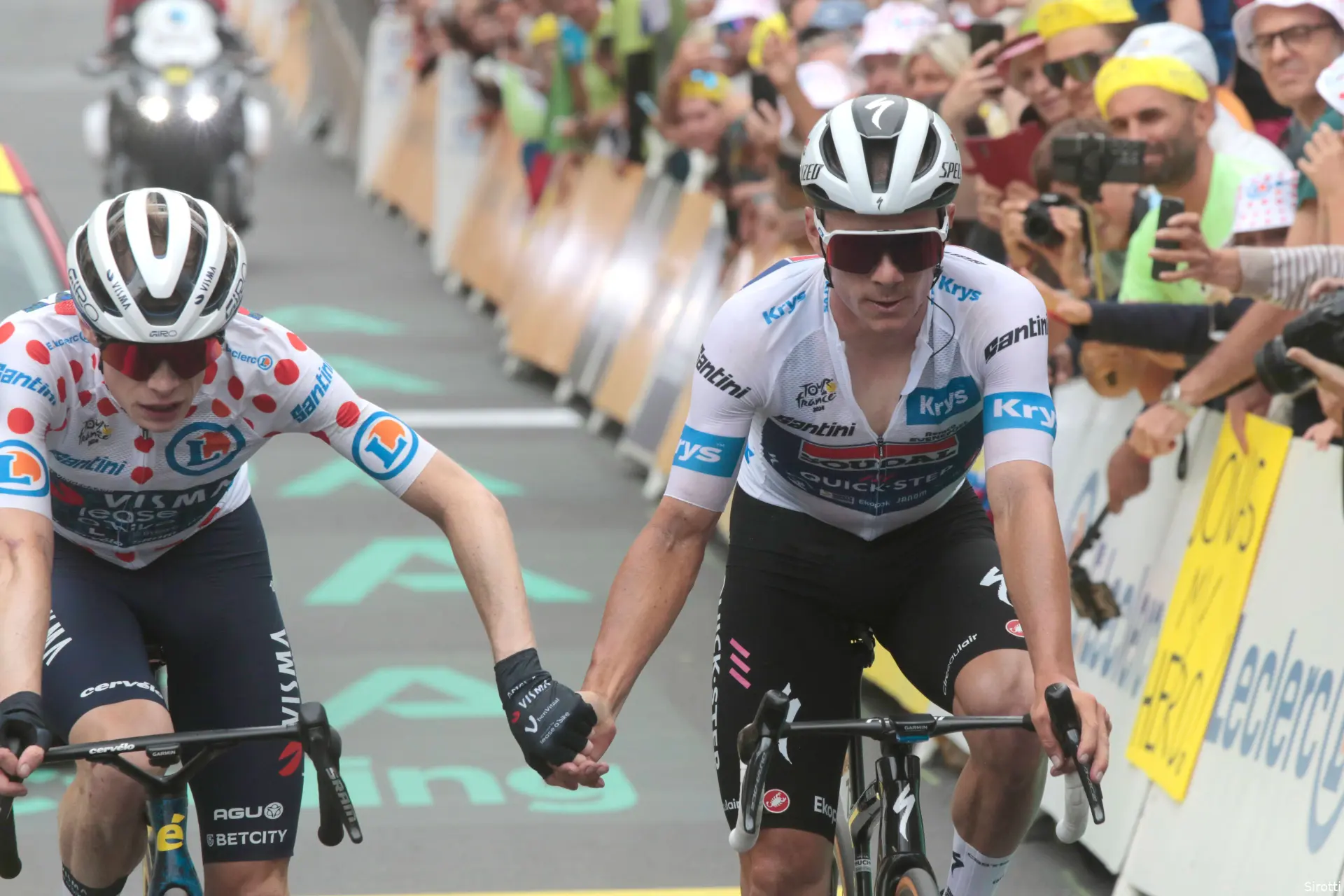 vingegaard evenepoel handje