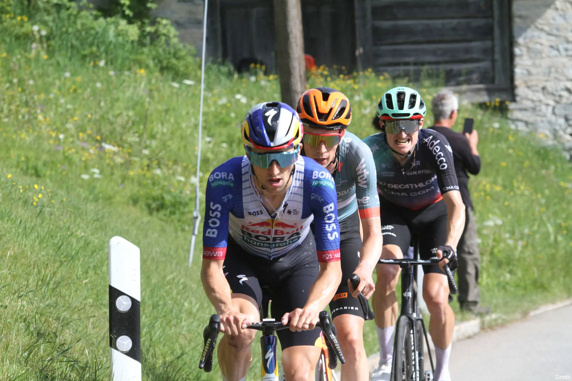 jai-hindley-thymen-arensman-felix-gall