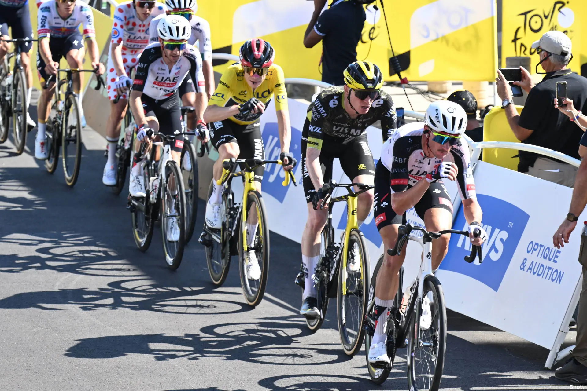 brandon-mcnulty-matteo-jorgenson-uae-emirates-visma-lease-a-bike