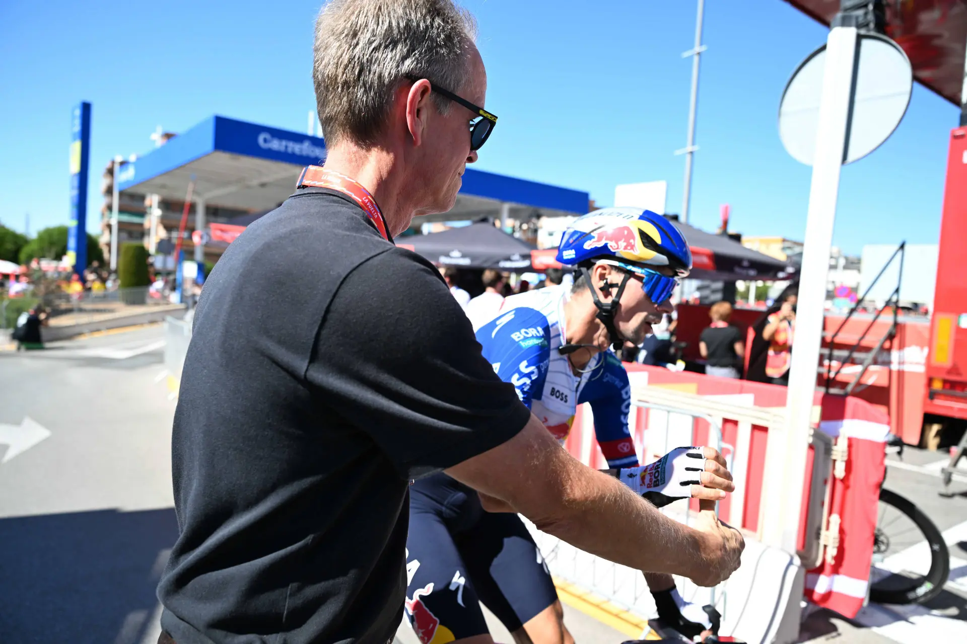 richard-plugge-primoz-roglic
