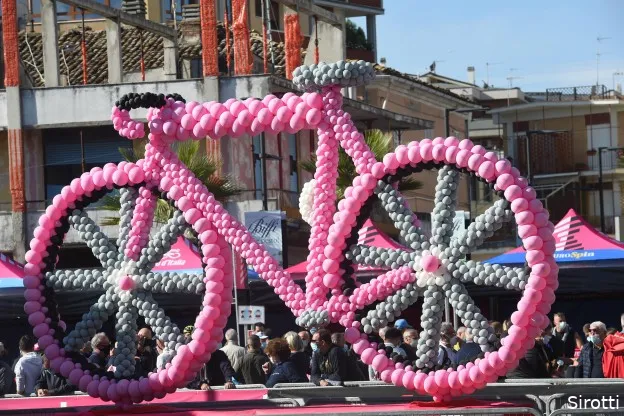Sirotti Algemeen Giro dItalia roze fiets