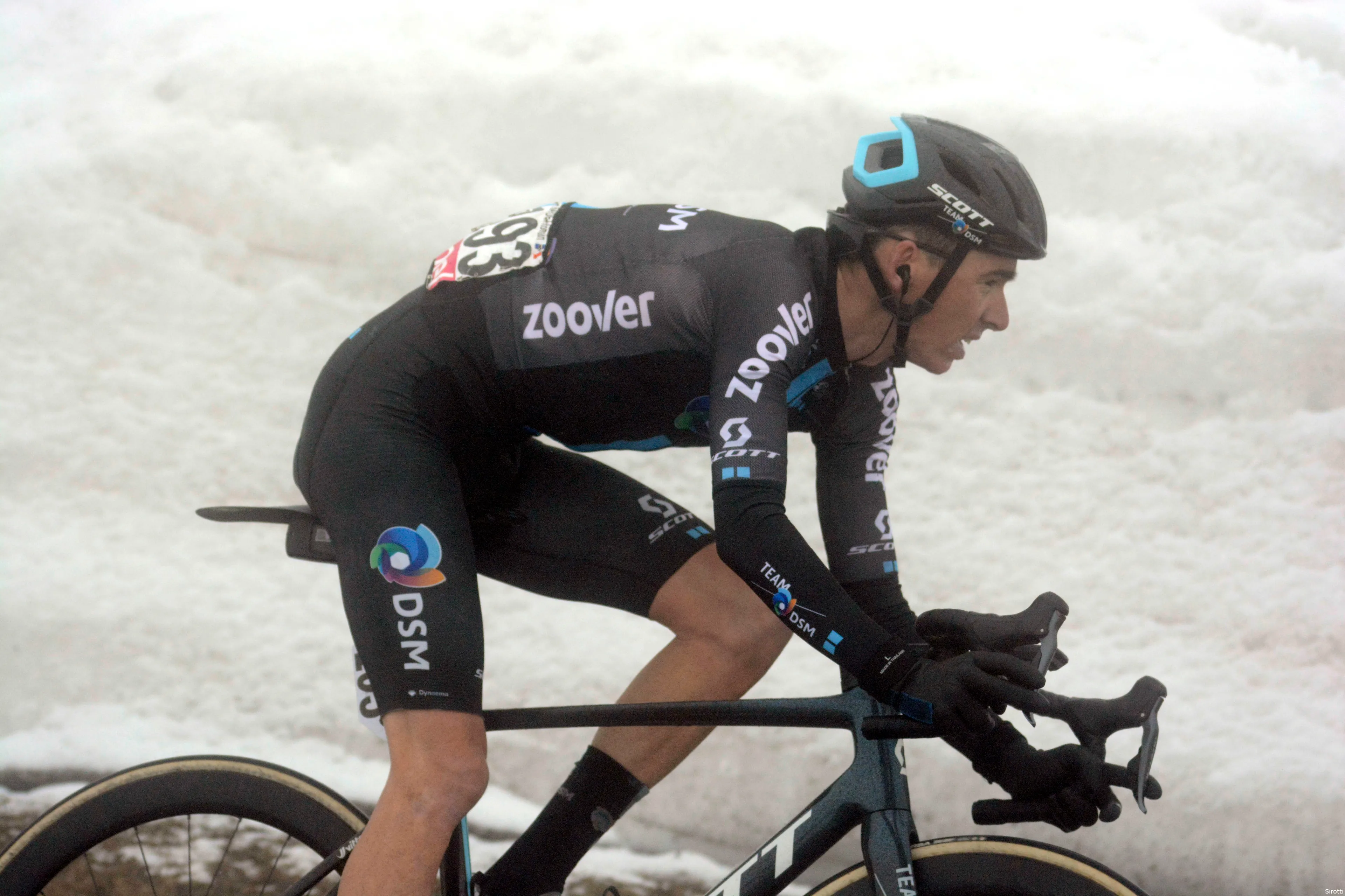 Romain Bardet sneeuw Giro