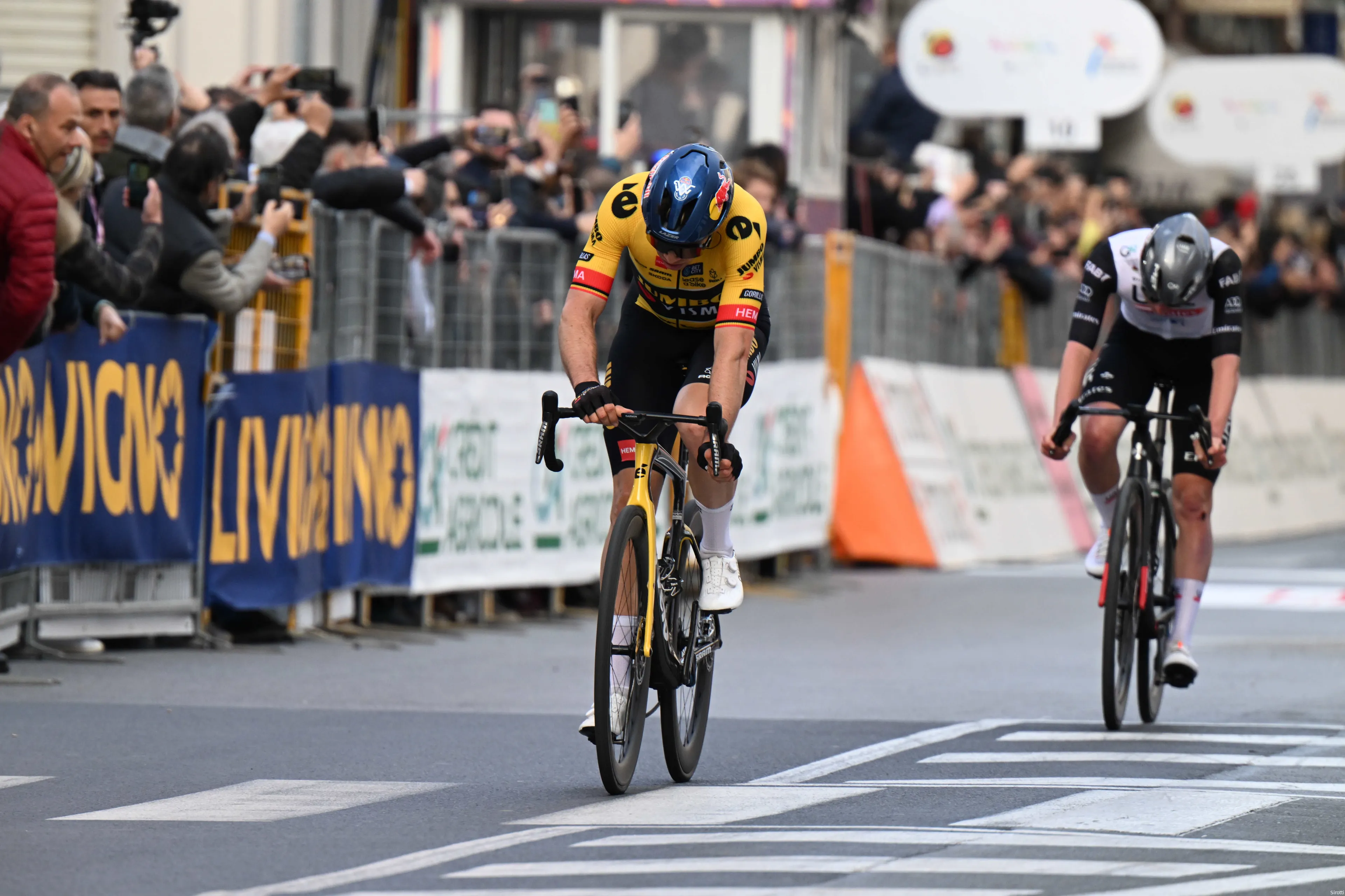 van aert pogacar 6527b6971ee1d