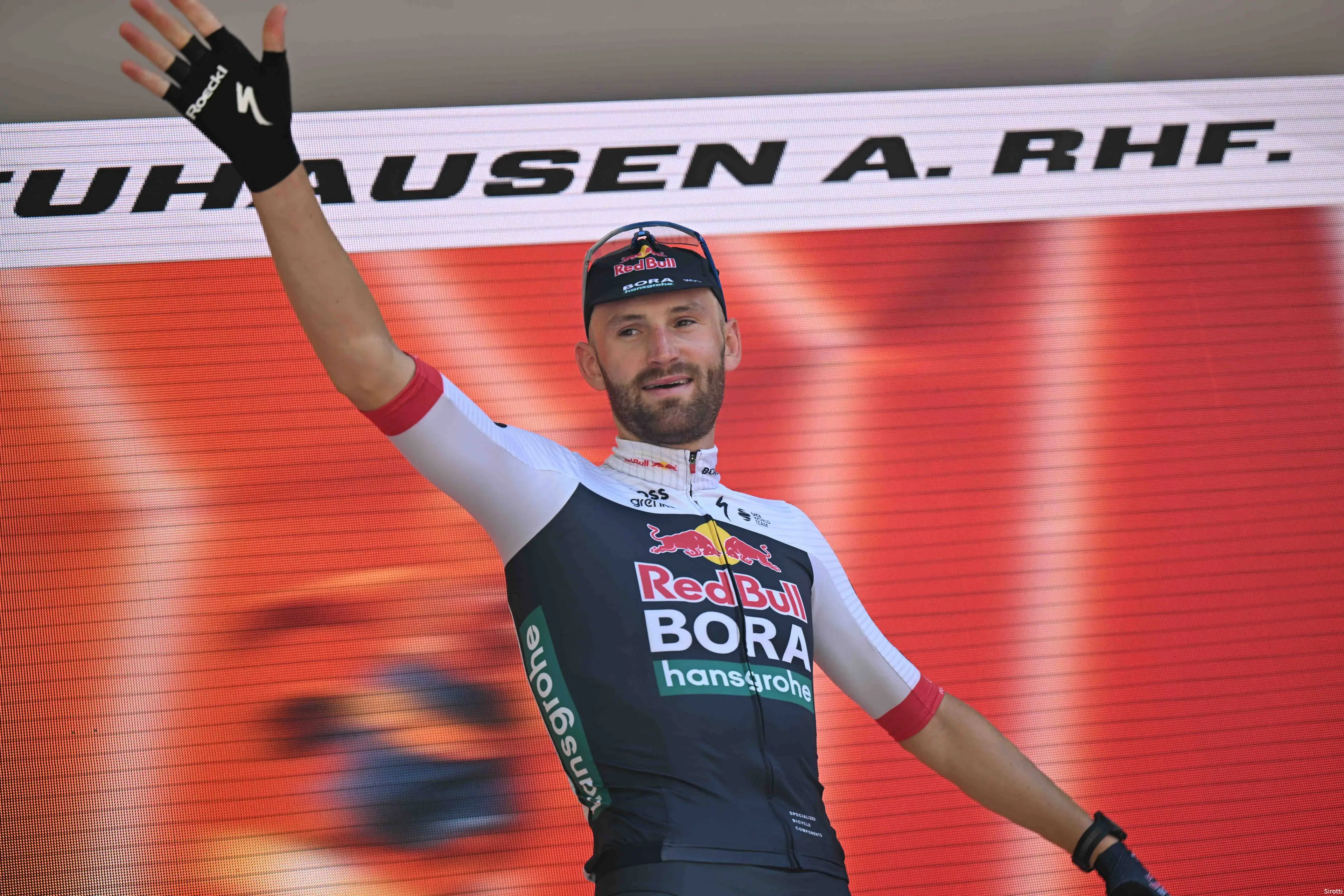 Meeus sprint dankzij Van Poppel naar de winst in Brussel: 'Danny ...