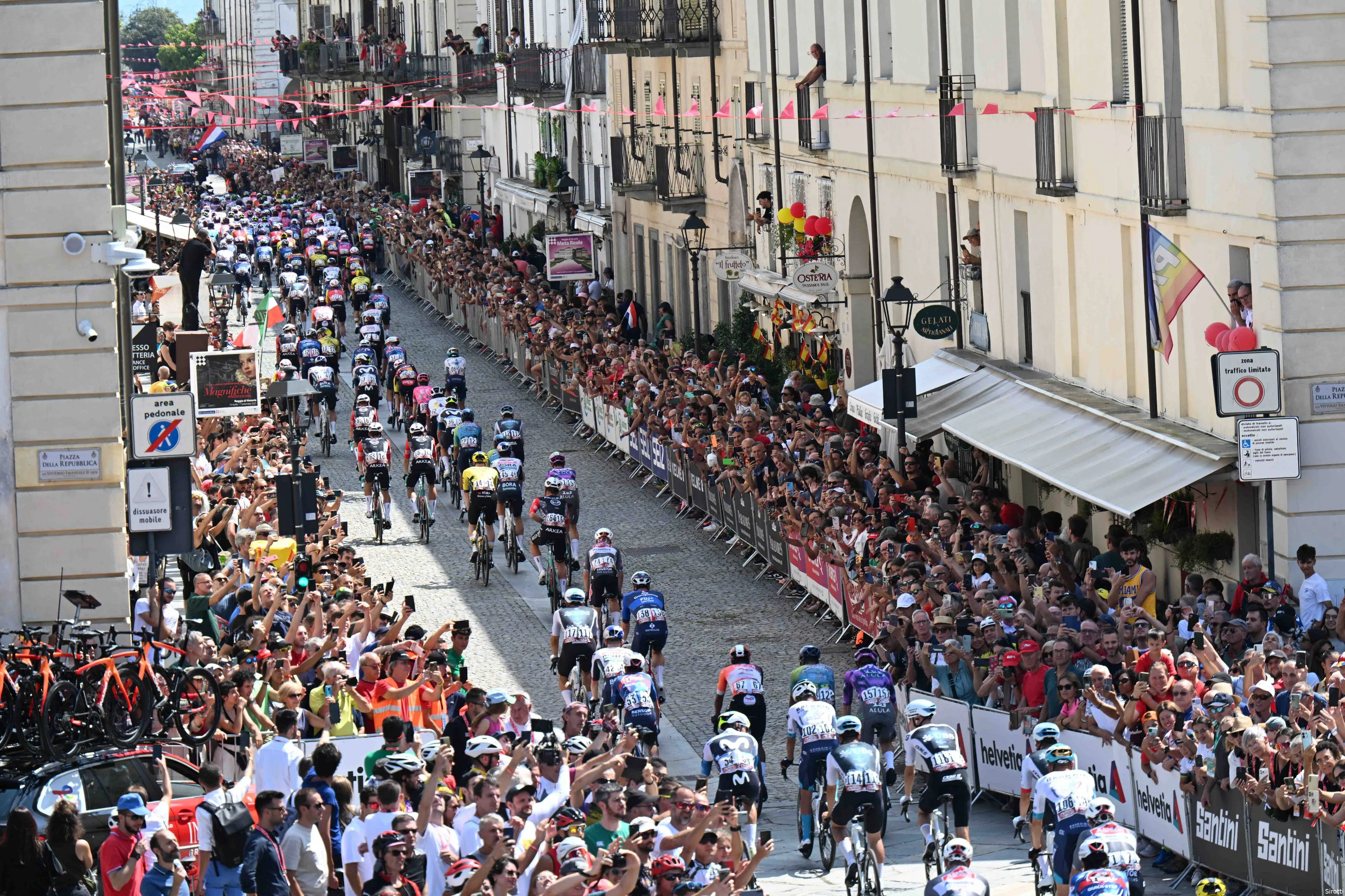 vuelta-a-espana-peloton