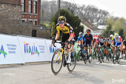 Oomen in het offensief in de Waalse Pijl.