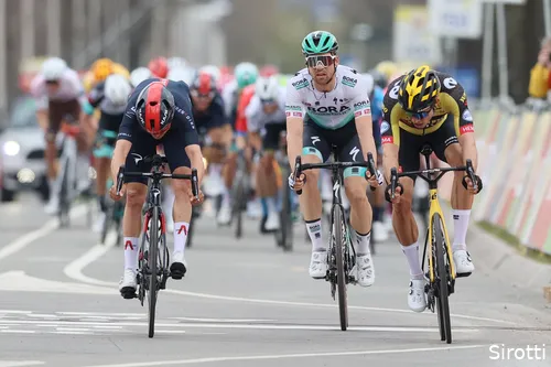 The millimeter sprint between Wout van Aert and Tom Pidcock in the 2021 Amstel Gold Race.