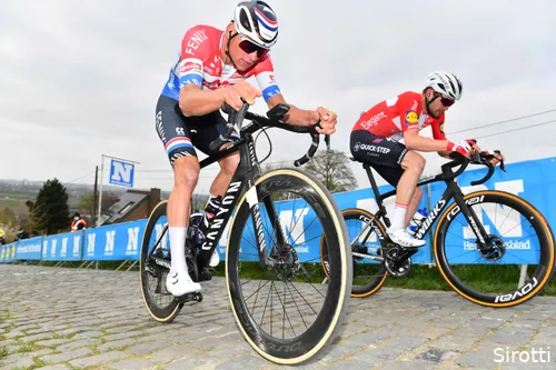 Asgreen en Van der Poel op de Paterberg in De Ronde van 2021