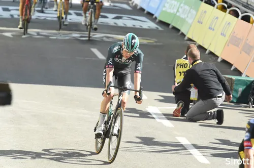 Kelderman rolt over de finish in de Tour, waaraan hij geen plezier beleefde