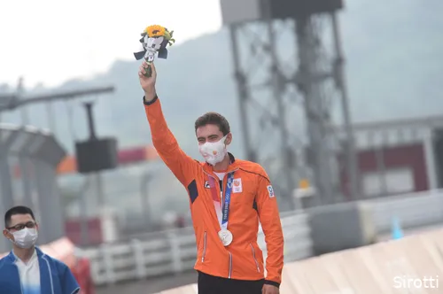 Dumoulin pakt zilver in de tijdrit op de Olympische Spelen in Tokyo