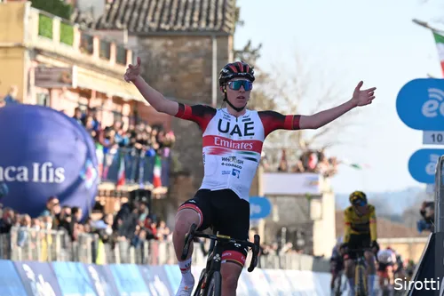 Zien we Tadej Pogacar ook deze week juichend in Vlaanderen?