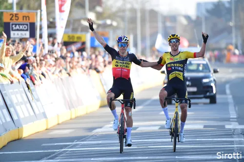 Toen het nog gesmeerd liep: Van Aert en Laporte samen in de E3.