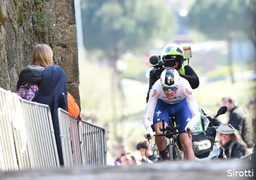 Pierre Latour in de openingstijdrit