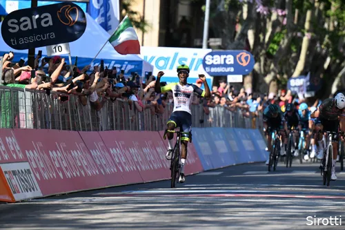 Girmay verslaat Van der Poel