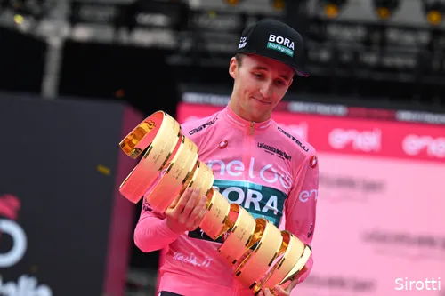 Jai Hindley won in 2022 de Giro d'Italia.