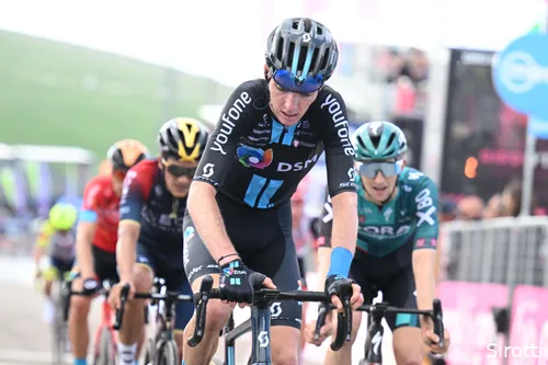 Bardet op de top van de Blockhaus, waar hij tweede werd