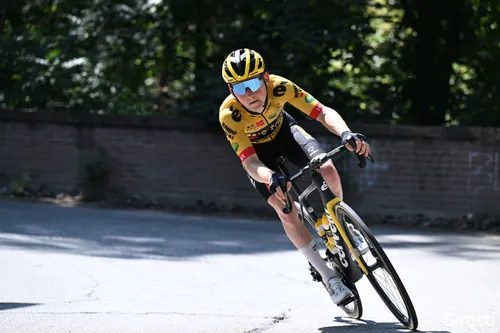 Oomen namens Jumbo-Visma, in de Giro d'Italia van 2022.