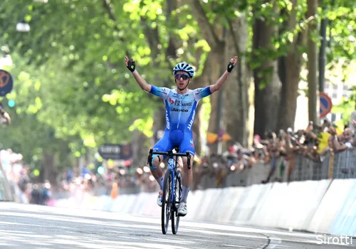 Yates zegevierde als rittenkaper twee keer in de Giro.