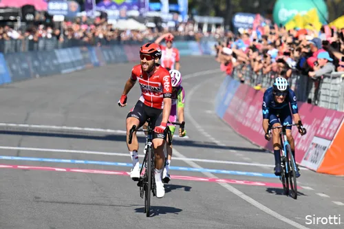 <i>De laatste écht grote daad van De Gendt: een rit in de Giro van 2022</i>