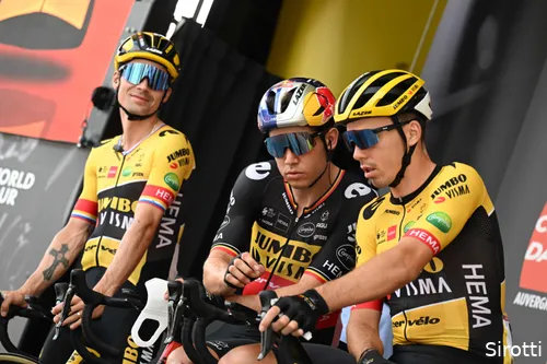 Roglic (links) en Van Aert (rechts).