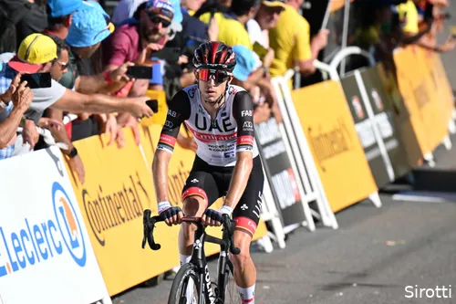 George Bennett moest de Tour verlaten met corona