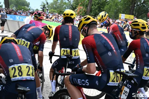 INEOS Grenadiers wil op het podium eindigen