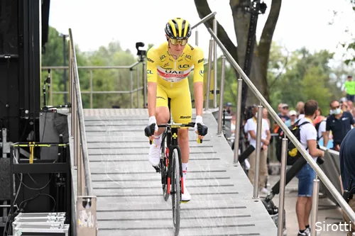 Tadej Pogacar en zijn gele trui