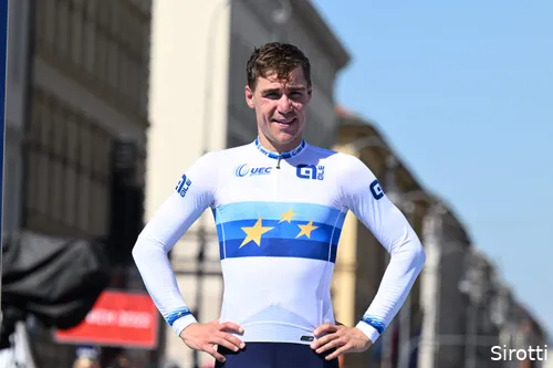 Fabio Jakobsen in zijn sterrentrui.