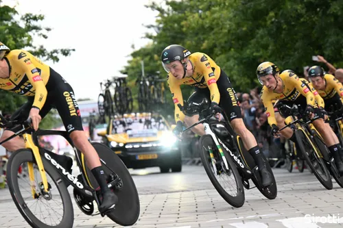 Jumbo-Visma maakte vorig jaar, op droge wegen, indruk in de ploegentijdrit in Utrecht.