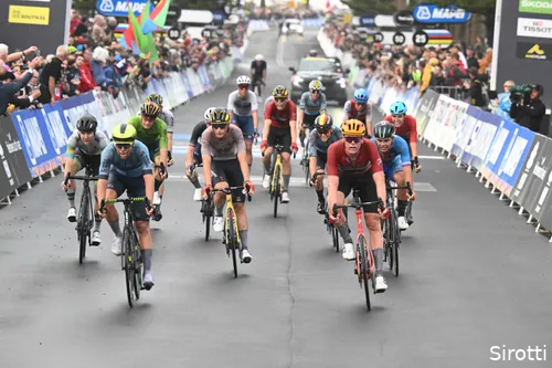 Kooij (midden) op het WK voor beloften in Australië