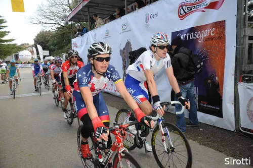 Ben King als Amerikaans kampioen, met Brits kampioen - en een iets zwaardere - Geraint Thomas aan zijn zijde