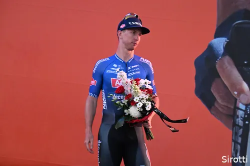 Kaden Groves kan zijn eerste zege voor Alpecin-Deceuninck boeken
