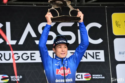 Apetrotse Jasper Philipsen na zijn zege in Brugge-De Panne