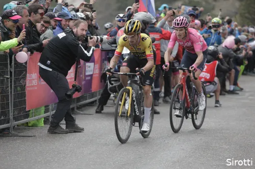 <i>Geraint Thomas zij aan zij met Primoz Roglic in de slotweek van de Giro in 2023</i>