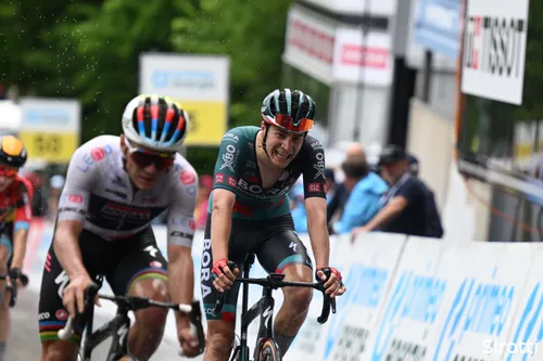 Cian Uijtdebroeks maakt namens BORA-hansgrohe zijn debuut in een grote ronde