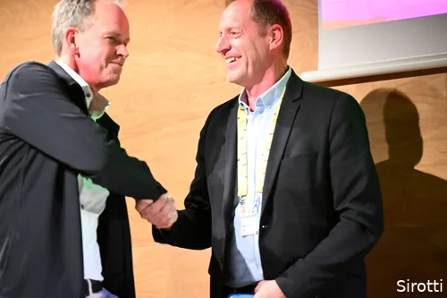 Plugge (links) met ASO-baas Christian Prudhomme, daags voor de Tour de France
