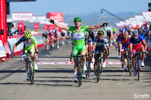 French champion Bouhanni (right) cannot beat John Degenkolb (center) in the 2012 Vuelta