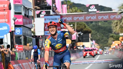 Edward Theuns, blij met een ritzege van Milan