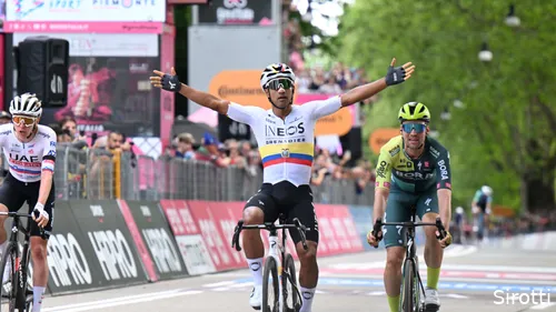 jhonatan narvaez schachmann pogacar