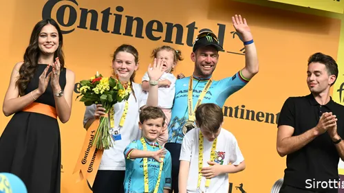 Cavendish viert zijn 35ste zege met zijn kinderen.