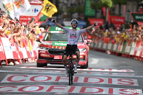 Adam Yates won dit jaar een rit in de Vuelta a España